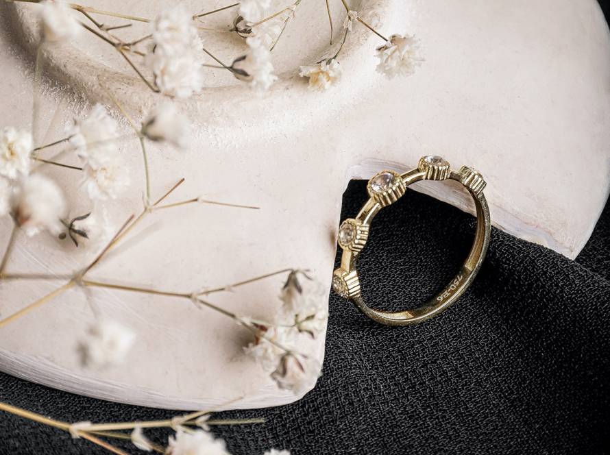 Multistone ring